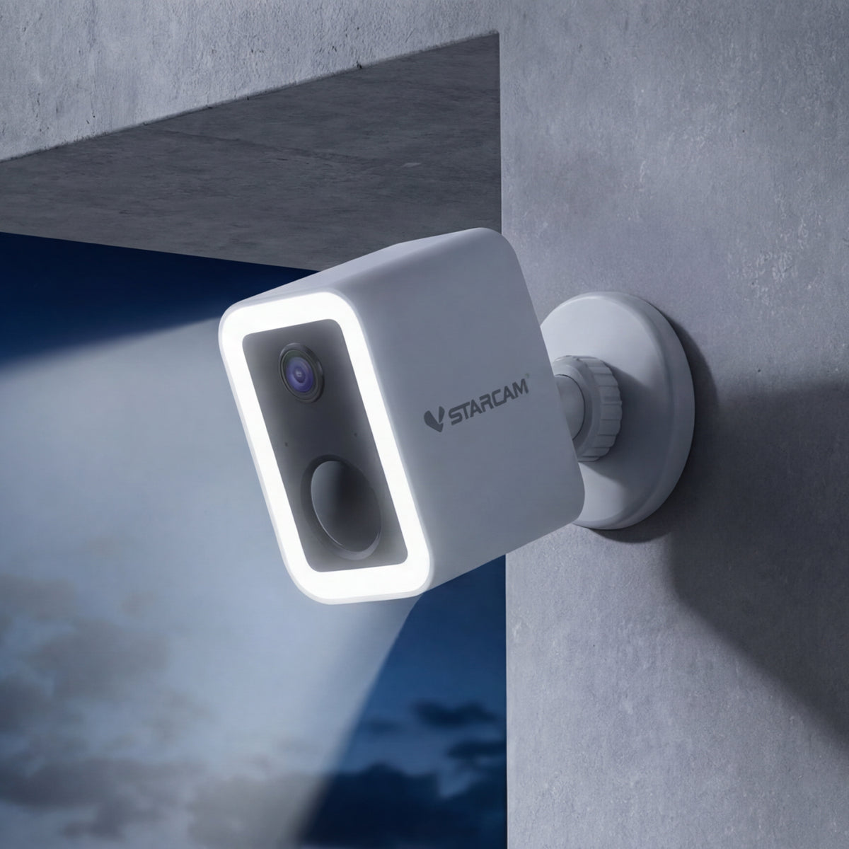 CB554 | 3MP Wireless Floodlight Camera - Color Night Vision & Active Deterrence
